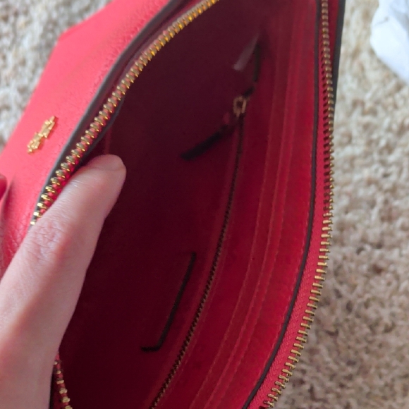 Tory Burch Red Textured Shoulder Bag - Picture 5 of 9